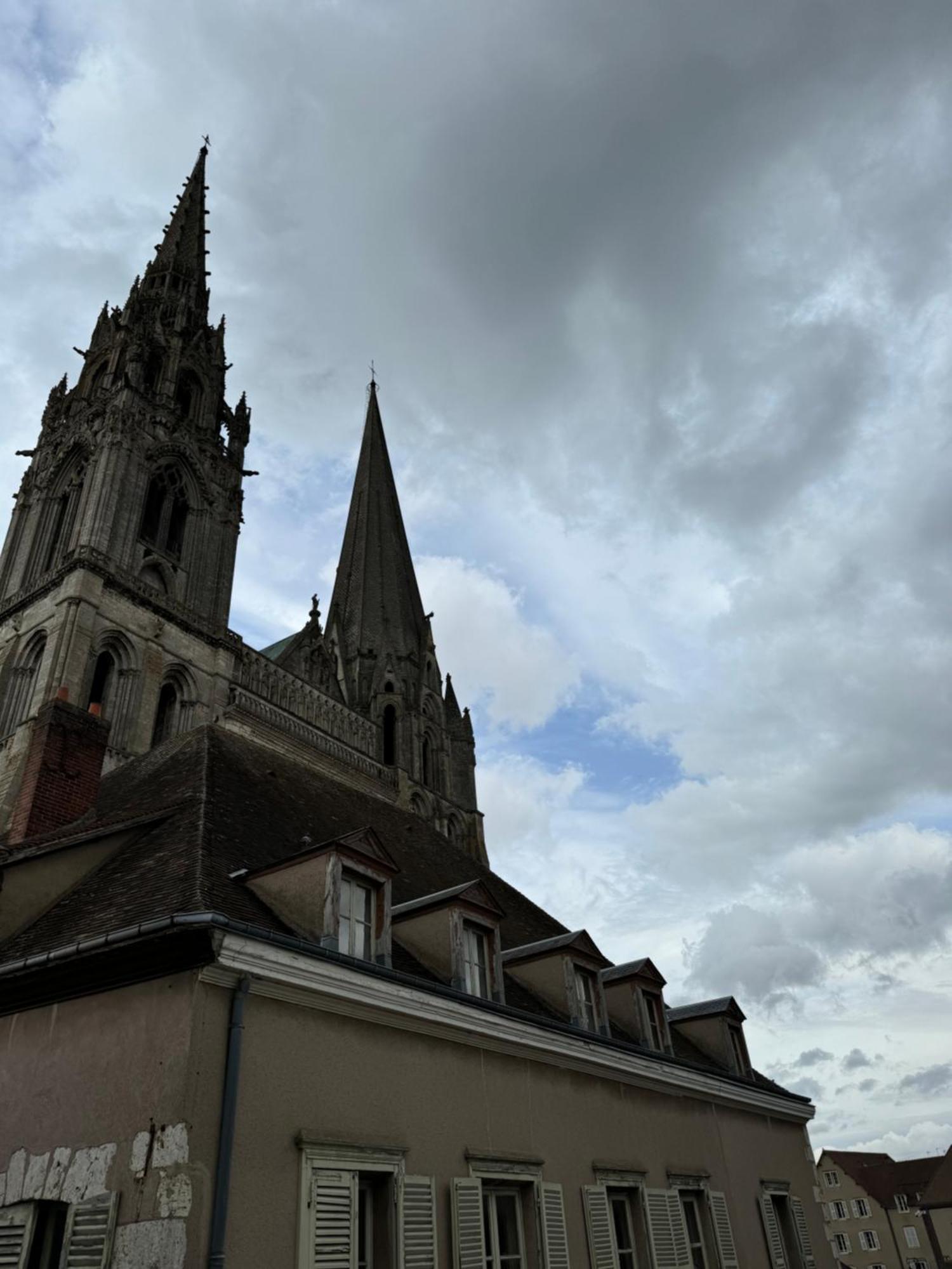 Ferienwohnung Le Cheval Gris - Parvis Cathedrale - Hyper Centre Chartres Exterior foto